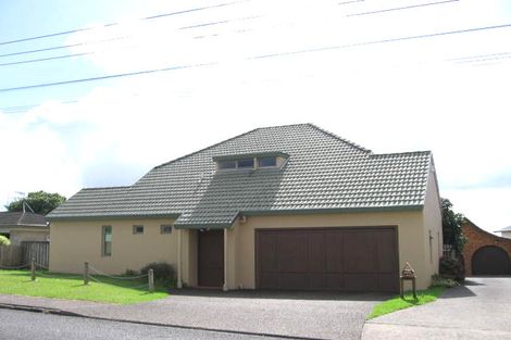 Photo of property in 92 Royal View Road, Te Atatu South, Auckland, 0610