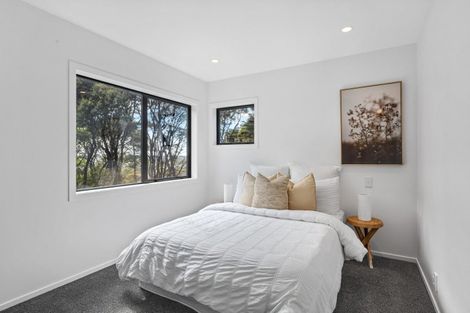 Photo of property in 25 Longfellow Parade, Glen Eden, Auckland, 0604