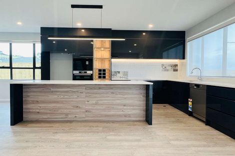 Photo of property in 17 Surf View Crescent, Red Beach, 0932