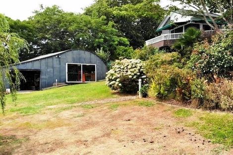 Photo of property in 327 Kaipara Road, Papakura, 2582