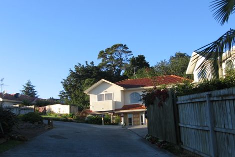 Photo of property in 2/42 De Havilland Drive, Goodwood Heights, Auckland, 2105