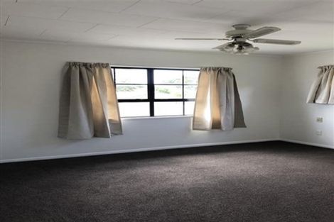 Photo of property in 17 Sabana Place, Unsworth Heights, Auckland, 0632