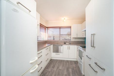 Photo of property in 8 Edgecombe Court, Roslyn, Palmerston North, 4414