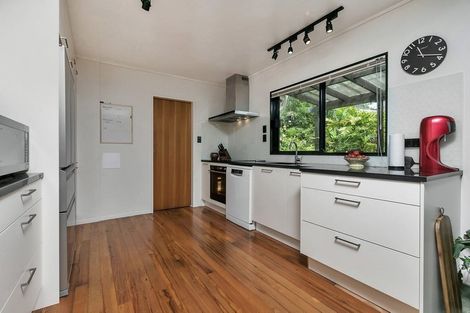 Photo of property in 1/1 Tern Place, Unsworth Heights, Auckland, 0632