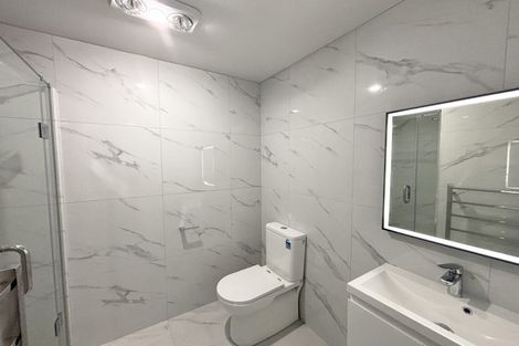Photo of property in 4/9 Flanshaw Road, Te Atatu South, Auckland, 0610