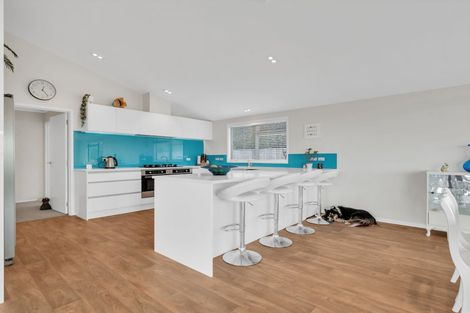 Photo of property in 86 Tiri Road, Tindalls Beach, Whangaparaoa, 0930