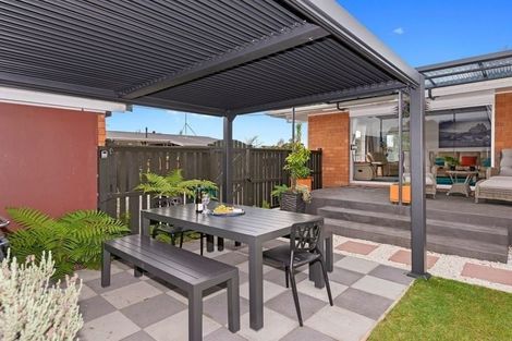 Photo of property in 43 Glenharrow Avenue, Avonhead, Christchurch, 8042