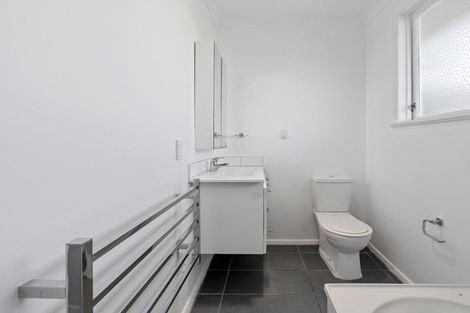 Photo of property in 43 Stewart Drive, Newlands, Wellington, 6037