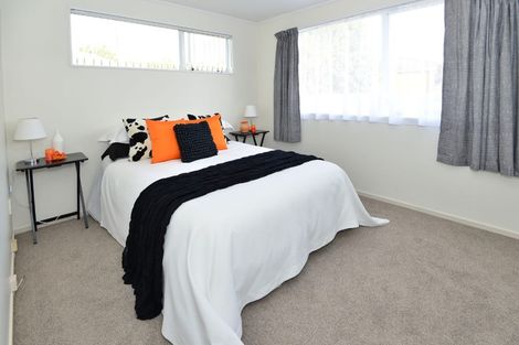 Photo of property in 2/46 Granville Drive, Massey, Auckland, 0614