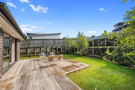 Photo of property in 2 Bintulu Place, Fairview Heights, Auckland, 0632