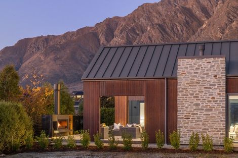 Photo of property in 8 Kerrera Lane, Jacks Point, Queenstown, 9371