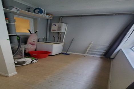 Photo of property in Devonport Apartments, 23/127 Saint Aubyn Street, New Plymouth, 4310