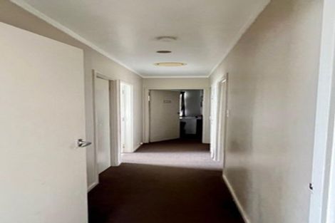 Photo of property in 32 Sunvue Road, Glen Eden, Auckland, 0602