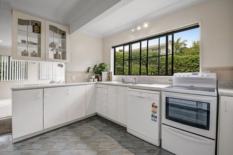 Photo of property in 9 St Lucia Place, Unsworth Heights, Auckland, 0632