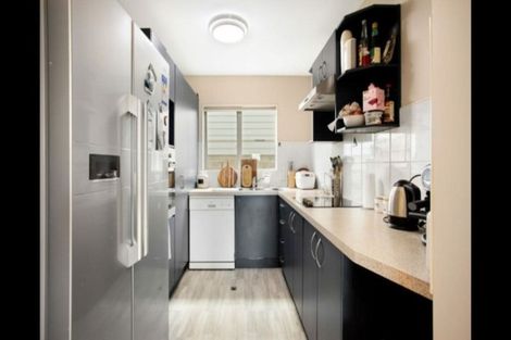 Photo of property in 30/3 Hulme Place, Henderson, Auckland, 0612