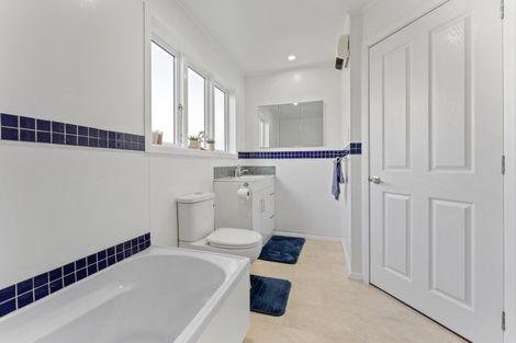Photo of property in 1 Oriel Place, Levin, 5510