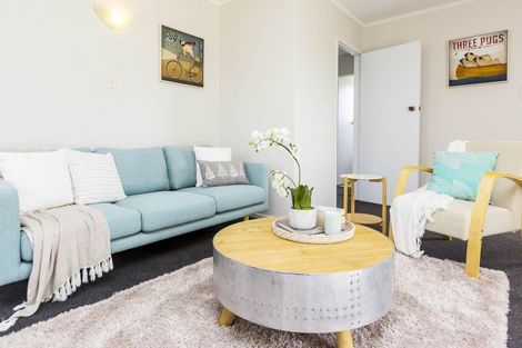 Photo of property in 21f1- Roband Crescent, Brown Owl, Upper Hutt, 5018