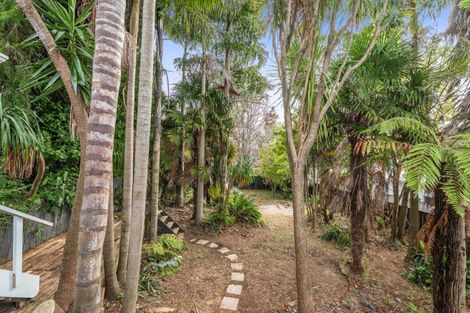 Photo of property in 42 Lauderdale Road, Birkdale, Auckland, 0626
