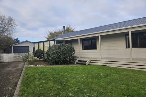 Photo of property in 14 Gladys Place, Kelvin Grove, Palmerston North, 4414