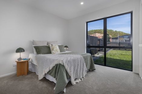 Photo of property in 6 Okupe Grove, Aotea, Porirua, 5024
