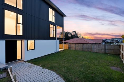 Photo of property in 64a Sungrove Rise, Sunnyvale, Auckland, 0612