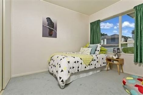 Photo of property in 2 Owl Court, Unsworth Heights, Auckland, 0632