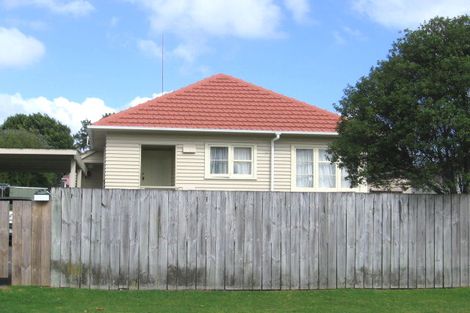 Photo of property in 23 Edwards Avenue, Henderson, Auckland, 0610