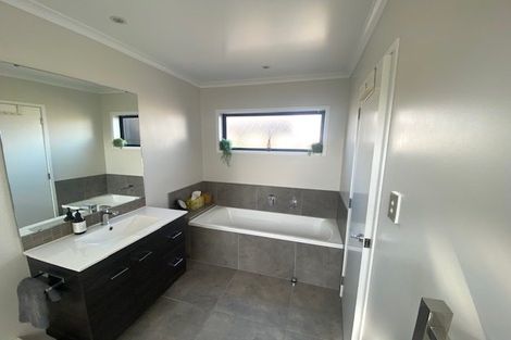 Photo of property in 2 Rarahu Road, Hobsonville, Auckland, 0616