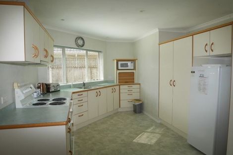 Photo of property in 9 Greenaway Road, Waikanae, 5036