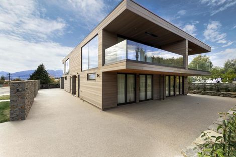 Photo of property in 46b Dungarvon Street, Wanaka, 9305