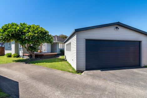 Photo of property in 47 Hereford Street, Te Atatu Peninsula, Auckland, 0610