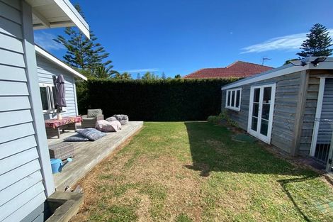 Photo of property in 28 Nikau Street, New Lynn, Auckland, 0600