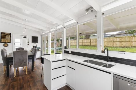 Photo of property in 18 Penton Road, Stanmore Bay, Whangaparaoa, 0932