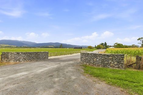 Photo of property in 225 Kuku Beach Road, Kuku, Levin, 5570
