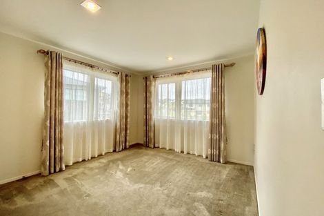 Photo of property in 27 Kereru Rise, Papakura, 2110