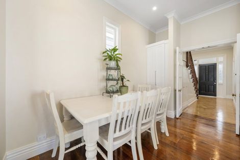 Photo of property in 25 Newman Terrace, Thorndon, Wellington, 6011