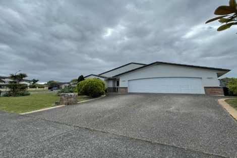 Photo of property in 212 Kilkenny Drive, East Tamaki Heights, Auckland, 2016
