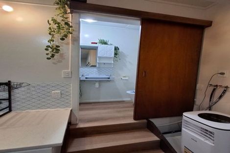 Photo of property in 2/918 Beach Road, Waiake, Auckland, 0630