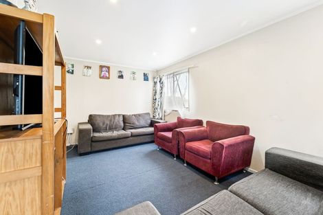 Photo of property in 11 Halloran Place, Massey, Auckland, 0614