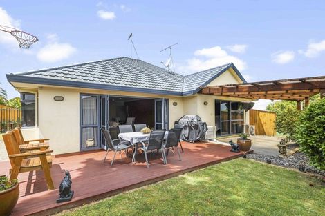 Photo of property in 15 Hollinger Place, Nawton, Hamilton, 3200