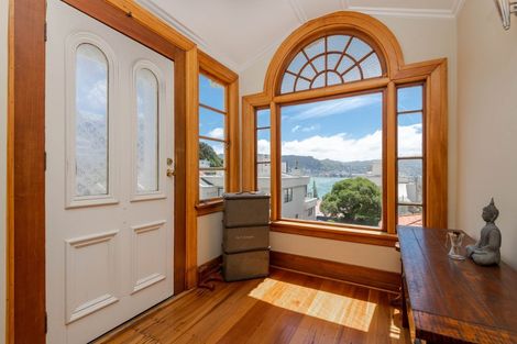 Photo of property in 210 Oriental Parade, Oriental Bay, Wellington, 6011