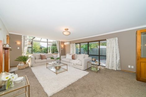 Photo of property in 4 Dresdan Court, Hokowhitu, Palmerston North, 4410