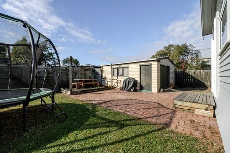 Photo of property in 5 Perrin Place, Kelvin Grove, Palmerston North, 4414