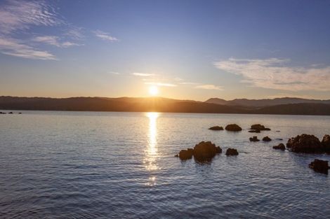 Photo of property in 495 Karaka Bay Road, Karaka Bays, Wellington, 6022