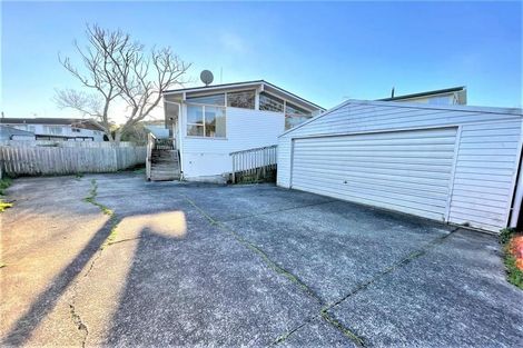 Photo of property in 19 Crompton Road, Massey, Auckland, 0614