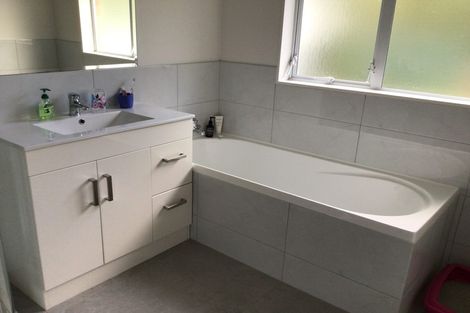 Photo of property in 11 Gloria Avenue, Te Atatu Peninsula, Auckland, 0610