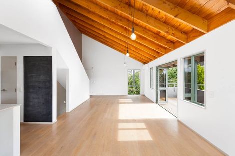 Photo of property in 6 Tree Fern Trail, Campbells Bay, Auckland, 0630