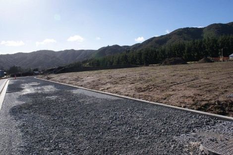 Photo of property in 7 Jack Vaughan Grove, Wainuiomata, Lower Hutt, 5014