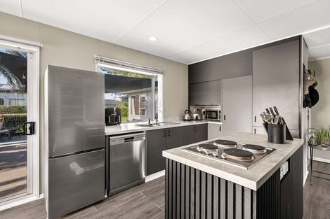 Photo of property in 37 Pitt Street, Clive, 4102