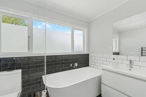 Photo of property in 10 Pitama Road, Awapuni, Palmerston North, 4412